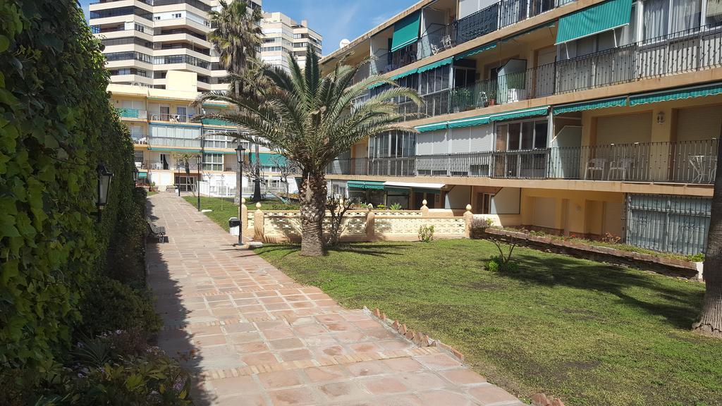Apartamento Primera Linea De Playa Torremolinos Luaran gambar
